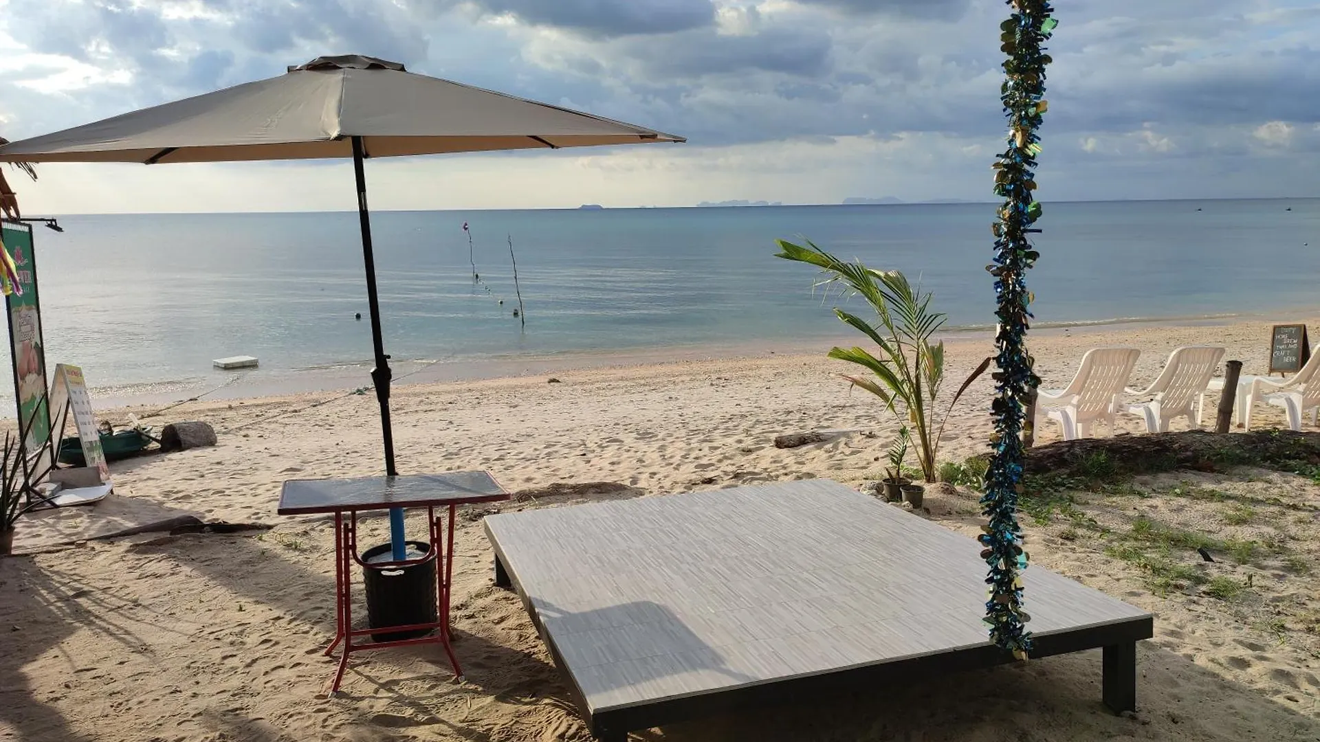 Flower Apartment On The Beach Ko Lanta 0*,  تايلاند